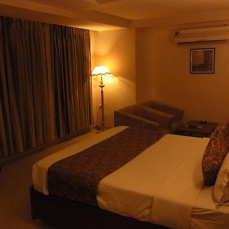 Hotel Eden Ахмедабад Экстерьер фото