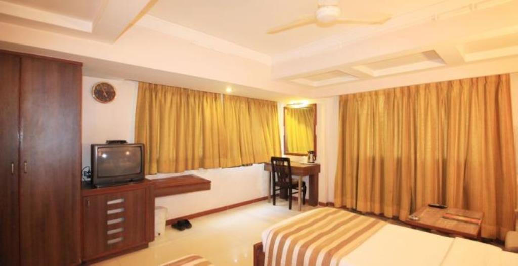 Hotel Eden Ахмедабад Номер фото